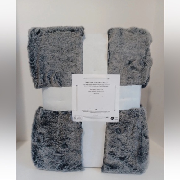 UGG Mammoth Throw Blanket Oversized 60”x70” Thick, Black, Dreamy, New - Picture 2 of 2